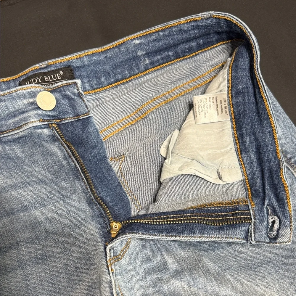 Judy Blue Women's Frayed Hem Jean Shorts - Light Blue - Picture 5 of 6